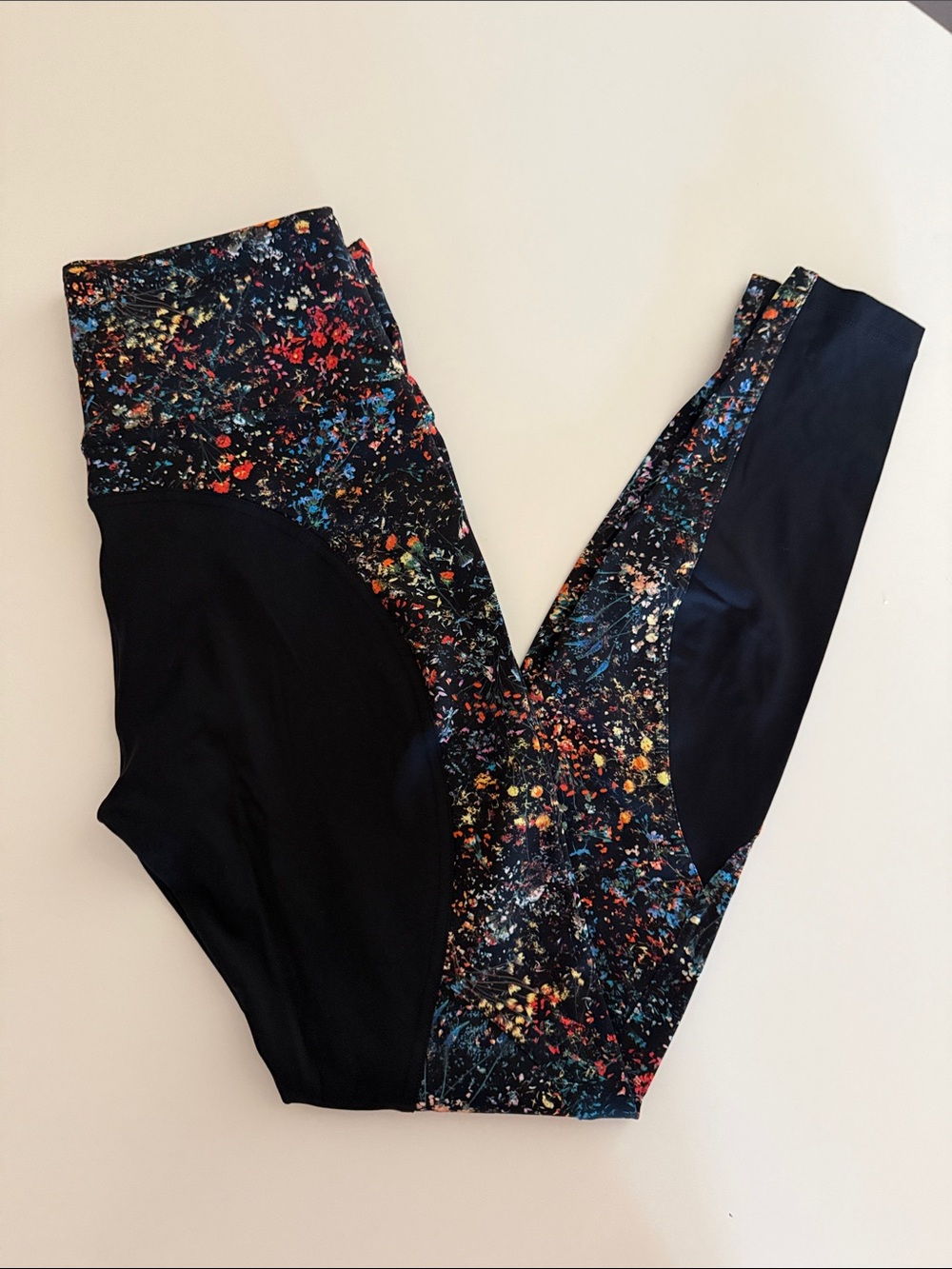 lululemon athletics Wake & Train Leggings Black/Flowerscent Multicolor Sz 6